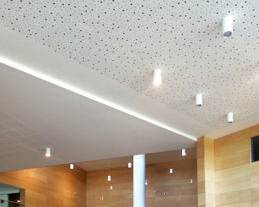 Hospital Uribe Kosta, por Tabiques y Techos R.