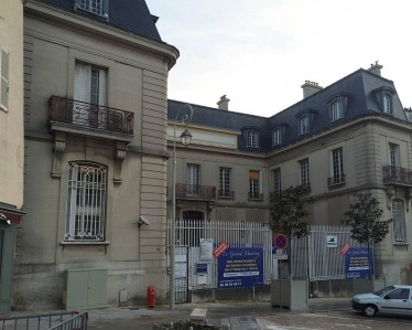 Rehabilitación 29 viviendas y oficinas en Pontoise, París,  por Tabiques y Techos R.