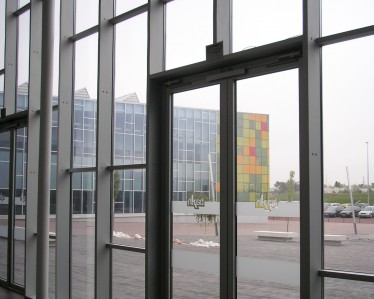 Complejo Deportivo Buesa Arena por Tabiques y Techos R.