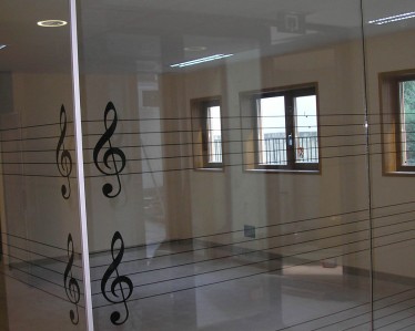 ESCUELA DE MUSICA SALVATIERRA por Tabiques y Techos