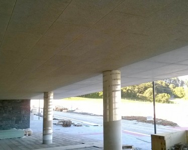 Hospital Uribe Kosta por Tabiques y Techos R.