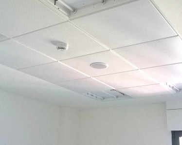 Hospital Uribe Kosta por Tabiques y Techos R.