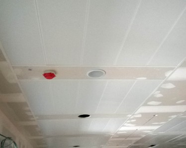 Hospital Uribe Kosta por Tabiques y Techos R.