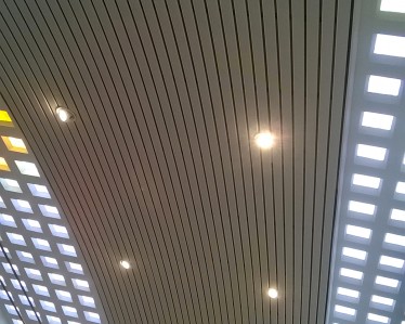 CENTRO COMERCIAL BIDARTE EN BILBAO por Tabiques y Techos R.