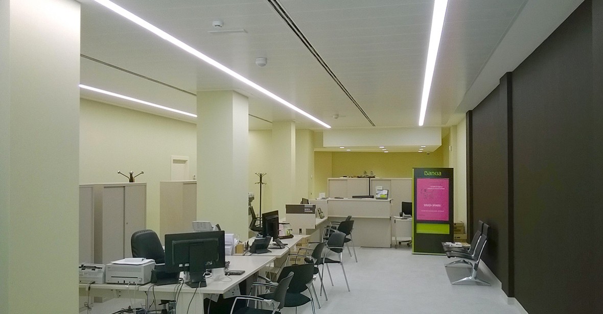 OFICINA BANKIA AVENIDA LA PAZ LOGROÑO por Tabiques y Techos R.