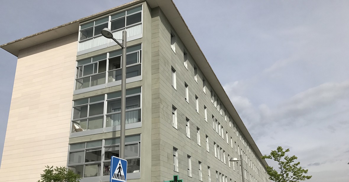 98 Viviendas en Mutilva, Pamplona por Tabiques y Techos R.